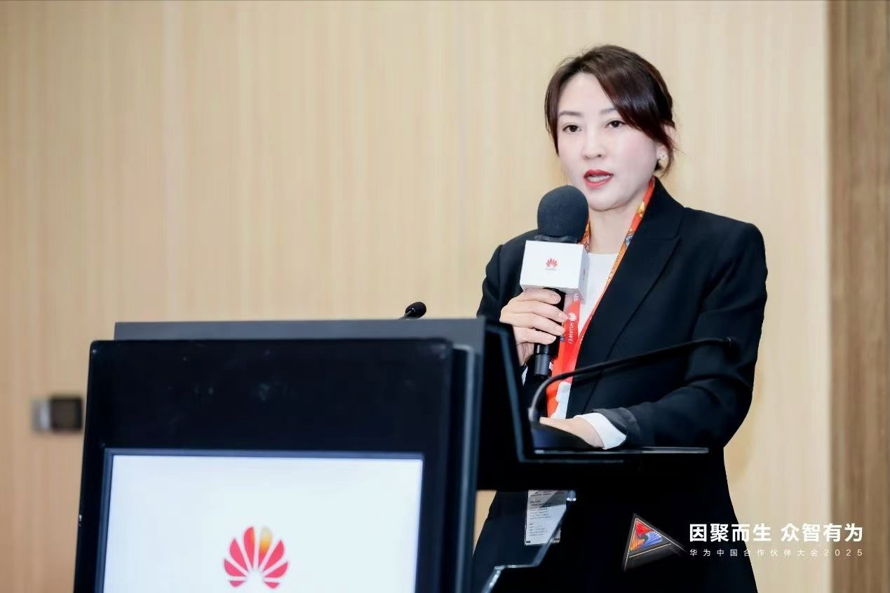 演讲特写.jpg